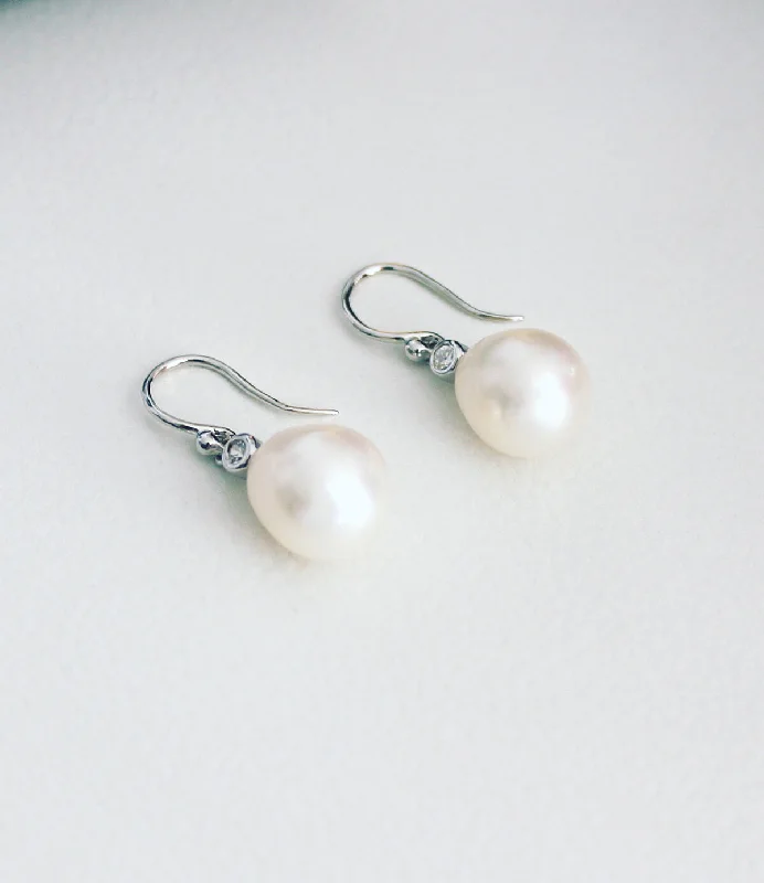 Women’s everyday earrings-Elegant Pearl Drop Earrings