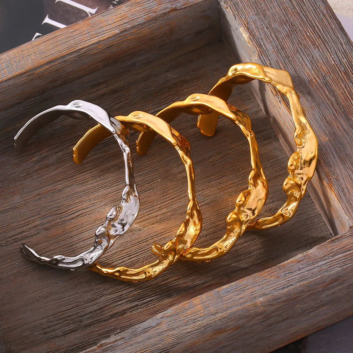 Women’s stylish bracelets-Casual Elegant Modern Style Waves 316 Stainless Steel  18K Gold Plated Bangle In Bulk