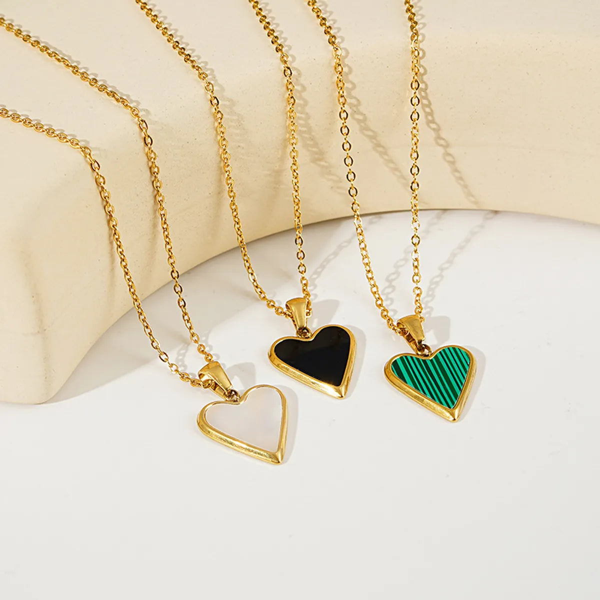 Women’s vintage gold necklaces-Heart Shaped Enamel Fashion Retro Pendant Simple Titanium Steel Clavicle Necklace