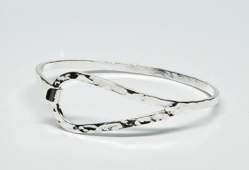 Women’s stylish bracelets-Pounded Silver Teardrop Clasp Bangle