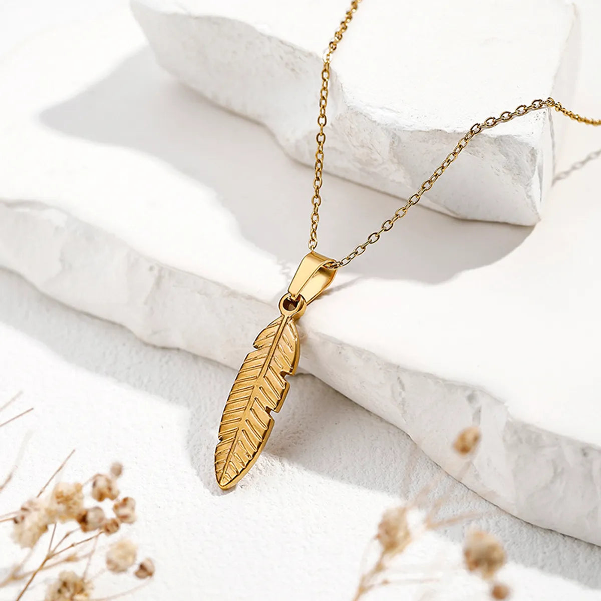 Women’s pendant necklaces-Casual Elegant Leaf Stainless Steel Pendant Necklace