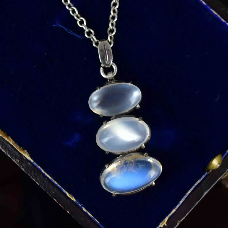 Women’s diamond necklaces-Vintage Articulated Silver Moonstone Cabochon Pendant Necklace