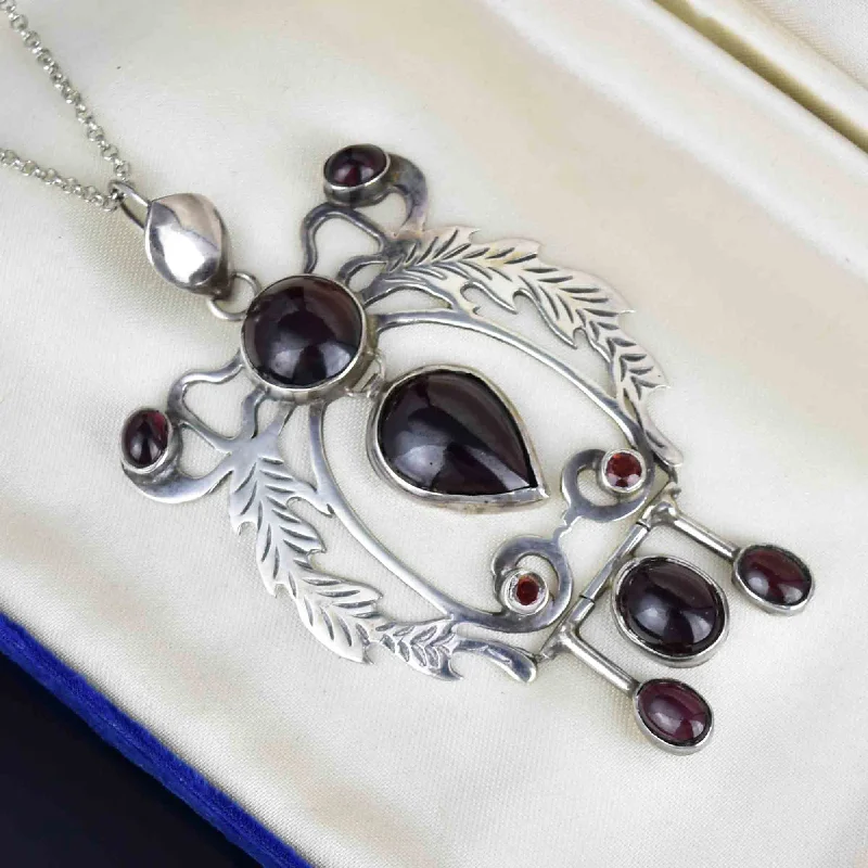 Women’s glamorous necklaces-Vintage Large Sterling Silver Leaf Garnet Cabochon Pendant Necklace