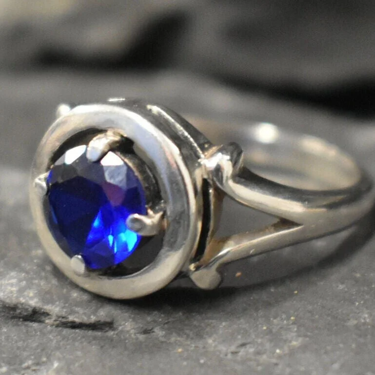 Women’s vintage inspired engagement rings-Sapphire Ring - Blue Diamond Ring - Round Vintage Ring