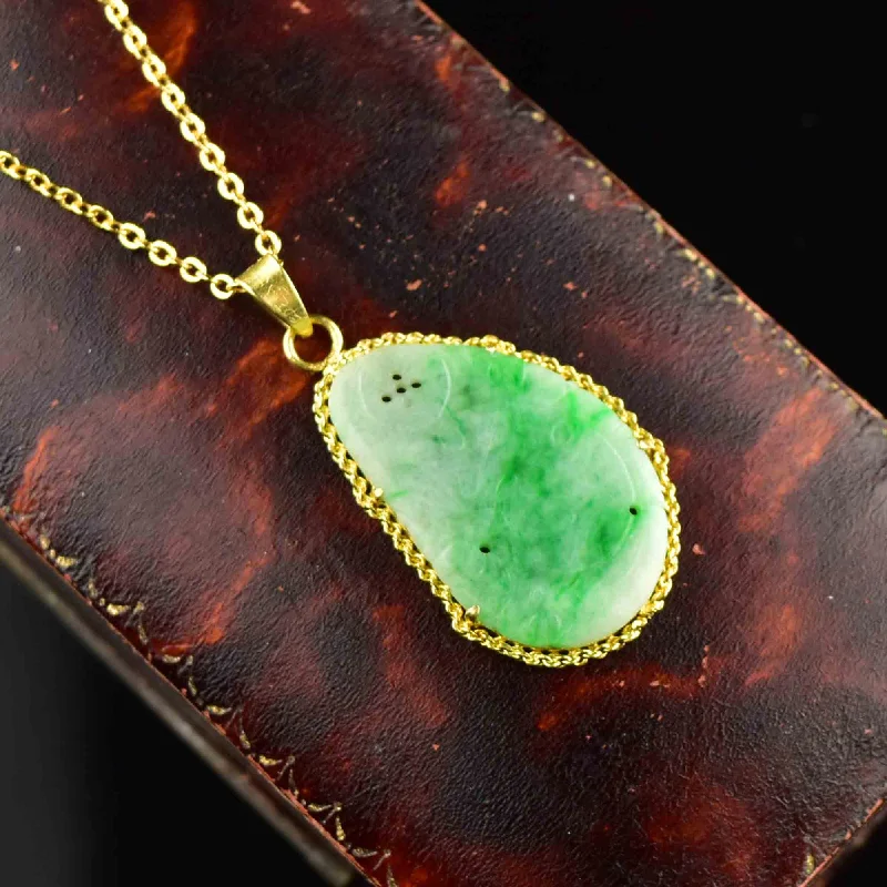 Women’s platinum necklaces-Vintage 14K Gold Pierced Carved Jade Pendant Necklace