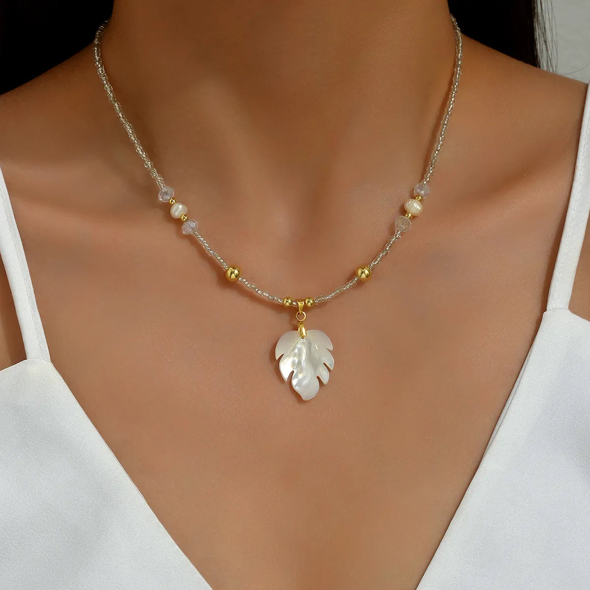 Women’s diamond chain necklaces-Beach Shell Beaded Glass Wholesale Pendant Necklace