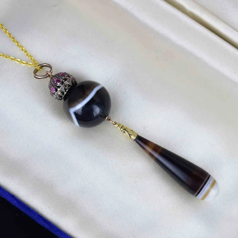 Women’s celestial necklaces-Antique Gold Large Banded Agate Ruby Pendant Necklace