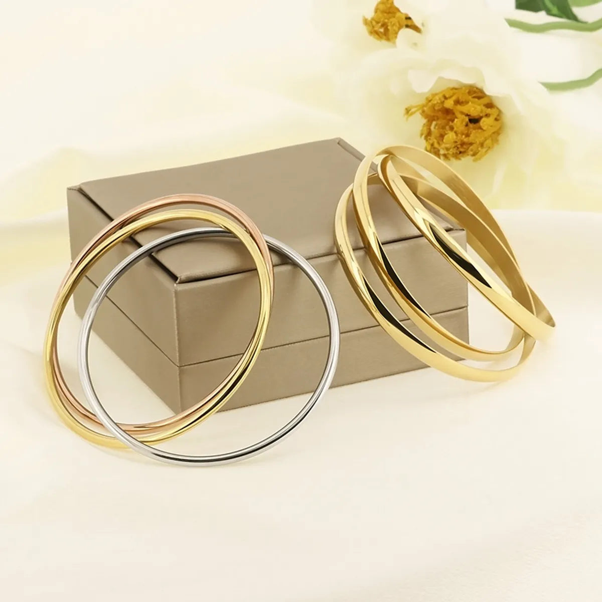 Women’s plain gold bangles-Simple Style Round 304 Stainless Steel 18K Gold Plated Bangle In Bulk